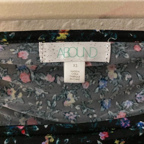 Floral Printed Top - Picture 2 of 4